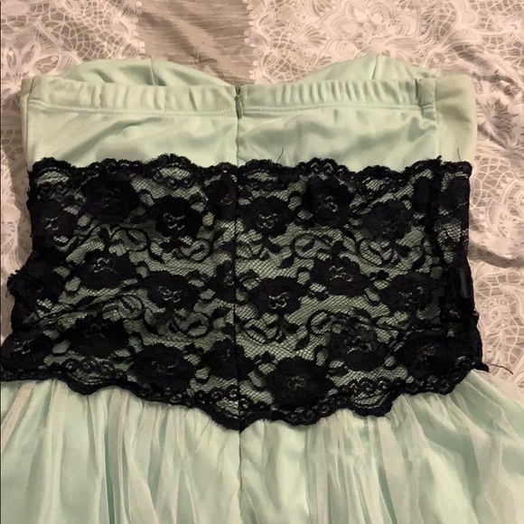 Mint green lace dress - Picture 5 of 6